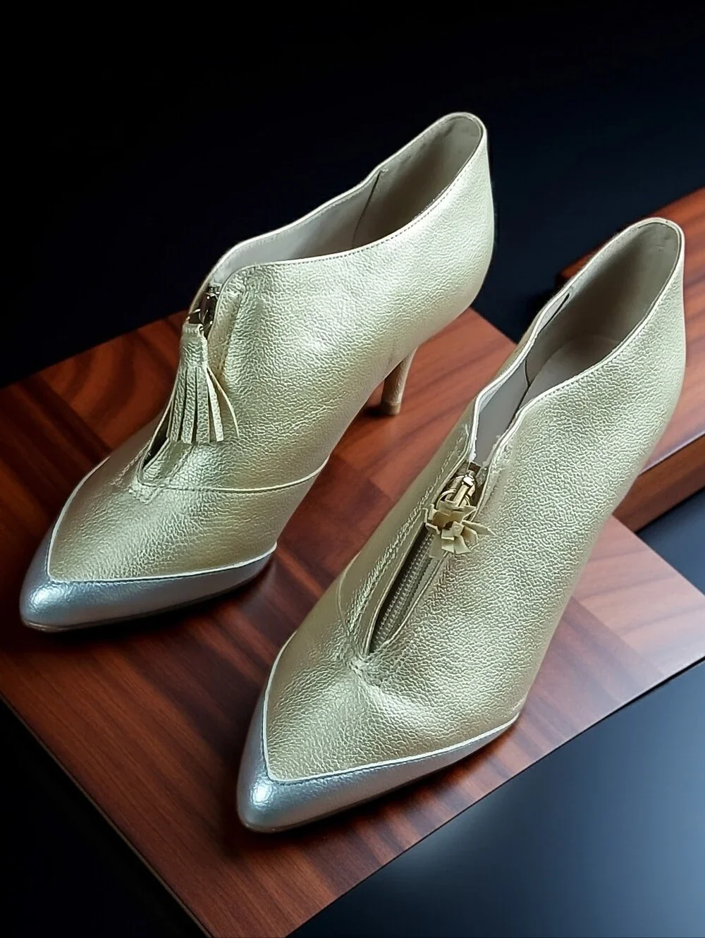 ASHRO Gold Metallic Pointed Toe Zip Front Kitten Heeled Bootie Pump Size 8.5M